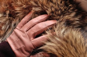 Οι οίκοι Saint Laurent και Brioni γυρίζουν την πλάτη στην ζωική γούνα