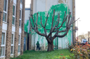Banksy: Νέο έργο στο Λονδίνο με μήνυμα για το περιβάλλον 