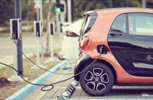 Ένα στα τρία νέα οχήματα το 2030 θα είναι ηλεκτρικό