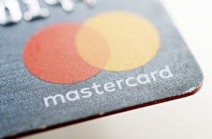 Η Mastercard αποκτά... συνείδηση κλίματος