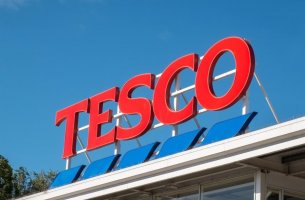 Η Tesco «λανσάρει» πιλοτικό πρόγραμμα επαναχρησιμοποιήσης συσκευασιών