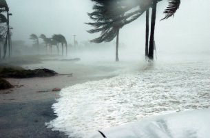Swiss Re: Στα 30 δισ. δολ. αποτιμά τις συνολικές αιτήσεις αποζημίωσης από τον τυφώνα Ida