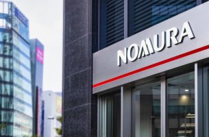 Nomura: Συνδέει τον δανεισμό με τους περιβαλλοντικούς στόχους