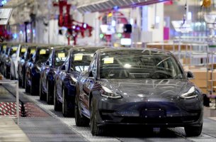Tesla: Περιβαλλοντικές ενστάσεις για το μέγα-εργοστάσιο στη Γερμανία