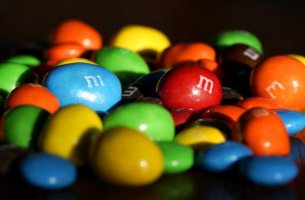 Τα M&M’S® παρουσιάζουν την παγκόσμια δέσμευσή τους για τη δημιουργία ενός κόσμου όπου όλοι αισθάνονται ευπρόσδεκτοι