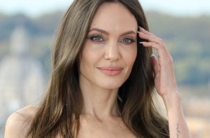 H Angelina Jolie ανέβασε video από τα ουκρανικά σύνορα στο Instagram, στηρίζοντας την Ουκρανία