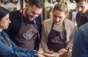 Coffee Island: Στηρίζουν την κοινωνική & επαγγελματική ένταξη των ενήλικων κοριτσιών της «Μέλισσα»