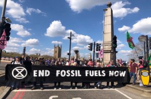 Βρετανία: Οι πετρελαϊκές εταιρείες θα μπορούν να σταματούν τις διαδηλώσεις κατά της κλιματικής αλλαγής