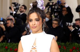 Camila Cabello: Ίδρυσε ταμείο για την προστασία των ΛΟΑΤΚΙ+ μαθητών στην Φλόριντα 