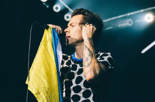 Harry Styles: Θα προχωρήσει σε δωρεά 1 εκατ. δολαρίων για τoν περιορισμό της οπλοκατοχής