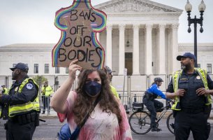 Το δικαίωμα στην άμβλωση είναι πια παρελθόν- Τι σημαίνει αυτό για τις γυναίκες των ΗΠΑ