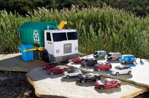 Mattel: Το αυτοκινητάκι Matchbox Tesla Roadster από 99% ανακυκλωμένα υλικά