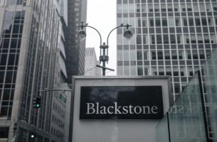 Blackstone: Επένδυσε 400 εκατ. δολάρια σε ανταλλακτήριο ESG 