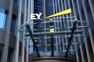 EY: Επένδυση 1 δισ. δολαρίων σε τεχνολογική πλατφόρμα επόμενης γενιάς 