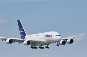 Η Shell και η Lufthansa ανακοίνωσαν μία από τις μεγαλύτερες συμφωνίες βιώσιμου αεροπορικού καυσίμου 