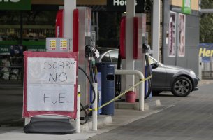 Ντους στη δουλειά, μαγειρεμένο φαγητό ή θέρμανση - Διλήμματα για τους Ευρωπαίους φέρνει η ενεργειακή κρίση