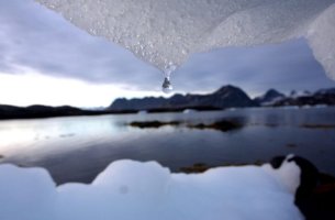 Το λιώσιμο των πάγων θα ανεβάσει κατά 0,3 μ. τη στάθμη της θάλασσας έως το 2100