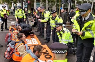 Βρετανία: Ακτιβιστές της Just Stop Oil κρίθηκαν ένοχοι για καταστροφή ιδιοκτησίας