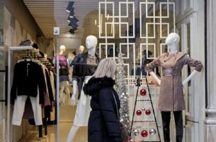  EY: Πιο προσεκτικοί οι καταναλωτές τα φετινά Χριστούγεννα εξαιτίας των ανησυχιών για το περιβάλλο