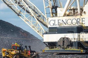 Μεγάλοι επενδυτές πιέζουν την Glencore για τα νέα σχέδια που αφορούν τον άνθρακα