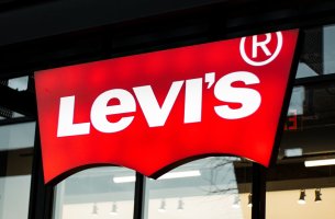 Η Levi Strauss & Co. κάνει την αρχή για μείωση του πλαστικού μιας χρήσης στο μηδέν, μέχρι το 2030