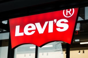 Η Levi Strauss & Co. κάνει την αρχή για μείωση του πλαστικού μιας χρήσης στο μηδέν, μέχρι το 2030