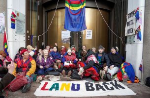 Γκρέτα Τούνμπεργκ: Μαζί με άλλους διαδηλωτές απέκλεισαν την είσοδο υπουργείου στη Νορβηγία