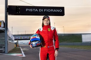 Lilou Wadoux: Είναι η πρώτη γυναίκα οδηγός της Ferrari Competizioni GT 