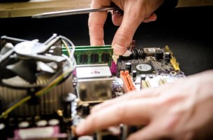 Κομισιόν: Νέοι κανόνες για επισκευή και επαναχρησιμοποίηση συσκευών