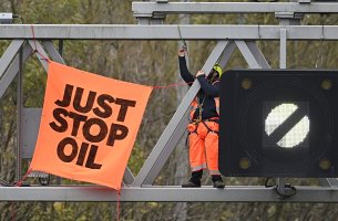 Ακτιβιστές της Just Stop Oil διέκοψαν το πρωτάθλημα σνούκερ στο Σέφιλντ