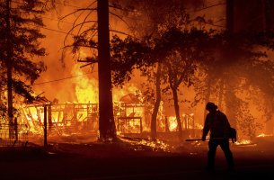 Η κλιματική αλλαγή πυροδότησε μεγαλύτερες πυρκαγιές στην Καλιφόρνια, λένε οι επιστήμονες