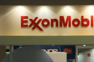 Οι μέτοχοι της Exxon και της Chevron δεν στήριξαν τα ψηφίσματα για το κλίμα