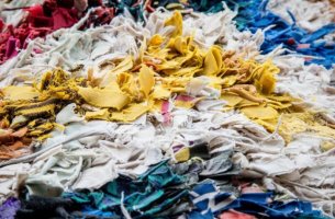 ΕΕ: Κανόνες για τη μείωση, επαναχρησιμοποίηση και ανακύκλωση κλωστοϋφαντουργικών απορριμμάτων 