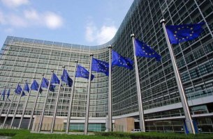 Η ΕΕ μειώνει τις απαιτήσεις για εταιρικές γνωστοποιήσεις βιωσιμότητας