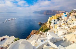 ΕΤΕ: Προς νέο ρεκόρ ο ελληνικός τουρισμός, παρά τις πιέσεις ανταγωνισμού και κλιματικής αλλαγής