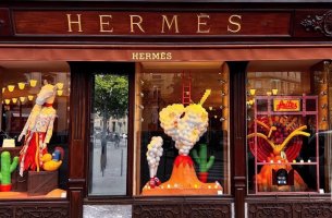 Οι βιτρίνες του Hermès «σχολιάζουν» την κλιματική κρίση