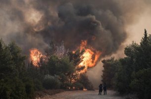 CDP: Ανοχύρωτες έναντι των φυσικών καταστροφών οι διεθνείς τράπεζες