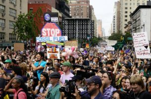 Κλιματική αλλαγή: Διαδηλωτές κατέκλυσαν τους δρόμους της Νέας Υόρκης εν όψει της Γ.Σ. του ΟΗΕ