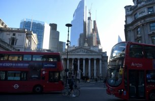 Βρετανία: Οι τράπεζες ζητούν εξηγήσεις από την κυβέρνηση για το σχέδιο προς το «net - zero»