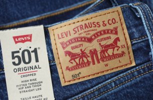 Levi’s: Πώς επηρέασε η κλιματική αλλαγή τις πωλήσεις στα τζιν παντελόνια 