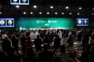 COP28: Οι συμμετέχουσες χώρες εγκρίνουν επίσημα συμφωνία για τη δημιουργία ταμείου για τις κλιματικές καταστροφές