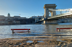 Βουδαπέστη: Στην κλιματική αλλαγή αποδίδεται η υπερχείλιση του Δούναβη με τη στάθμη στα 7 μέτρα