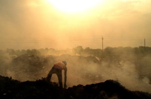 Διεθνής Οργανισμός Εργασίας: Το 70% των εργατών παγκοσμίως εκτίθεται σε κινδύνους που συνδέονται με την κλιματική αλλαγή