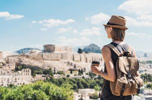 Η κλιματική αλλαγή αλλάζει τον τουρισμό – Ένας μήνας λιγότερος με τραπεζάκια έξω στην Ελλάδα
