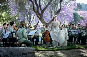 «Eden in Ancient Olympia»: Η Τζόυς ΝτιΝτονάτο στέλνει ηχηρό μήνυμα για την προστασία του πλανήτη