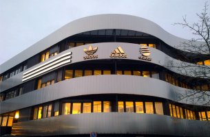 Η AllianzGI, επενδυτής της Adidas, θα ψηφίσει κατά της επανεκλογής του προέδρου στην ετήσια γενική συνέλευση