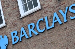 Η Barclays δηλώνει ότι «διπλασίασε» τις προσπάθειές της στον τομέα ESG, ενώ οι ανταγωνιστές της υποχώρησαν