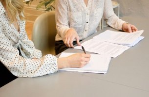 Έρευνα: Aυξήθηκε το μισθολογικό χάσμα μεταξύ ανδρών και γυναικών στον ταξιδιωτικό κλάδο