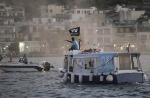 Χιλιάδες πολίτες στον Πόρο κατά της ανεξέλεγκτης επέκτασης στις ιχθυοκαλλιέργειες