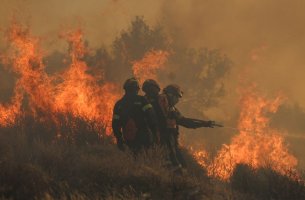 Η Ευρώπη βιώνει ένα καυτό καλοκαίρι από κάθε άποψη: Ρεκόρ θερμοκρασιών και πυρκαγιές 